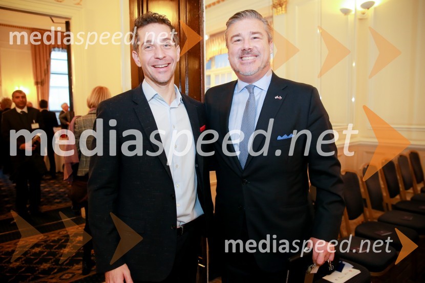  Miha Žerko, British-Slovenian Chamber of Commerce, predsednik;  Miha Košak, posebni svetovalec, Emona Capital, in član upravnega odbora Britansko-slovenske gospodarske zborniceInvest in Slovenija, konferenca