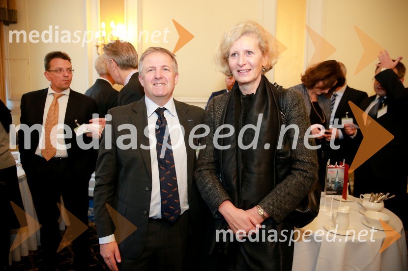  Jon Locke, član uprave Nova KBM;  Jolanta Gabriel, direktorica, EBRD SlovenijaInvest in Slovenija, konferenca
