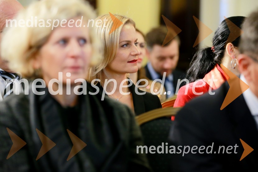  Katarina Kresal, nekdanja ministrica za notranje zadeveInvest in Slovenija, konferenca