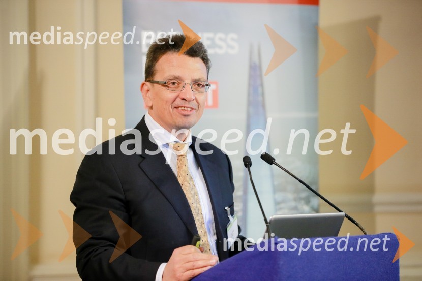 dr. Imre Balogh,  izvršni direktor in član uprave DUTBInvest in Slovenija, konferenca