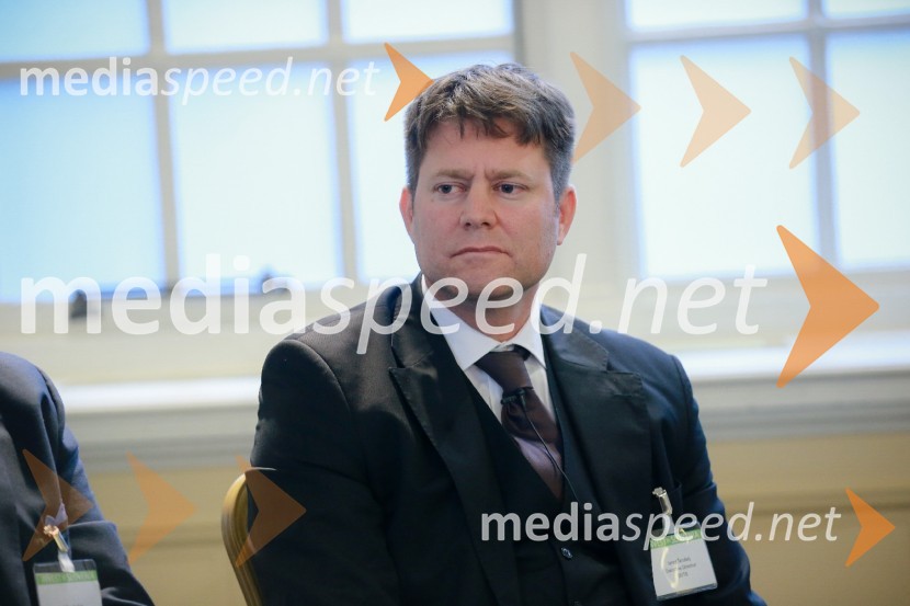  Janez  Škrubej, izvršni direktor Družbe za upravljanje terjatev bank (DUTB)Invest in Slovenija, konferenca