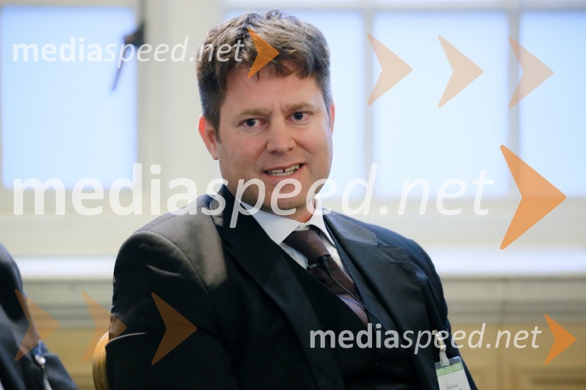  Janez  Škrubej, izvršni direktor Družbe za upravljanje terjatev bank (DUTB)Invest in Slovenija, konferenca