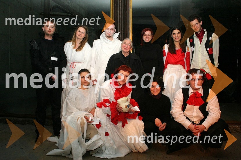 SkupinskaPremiera predstave Mesto vzdihljajev