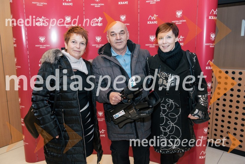  Nada Jamnik, Radio Sora;  Rafko Bešič, snemalec;  Jana Jenko, Radio SoraS slavnostno akademijo obeležili praznik Mestne občine Kranj in zadnje leto županovanja Boštjana Trilarja