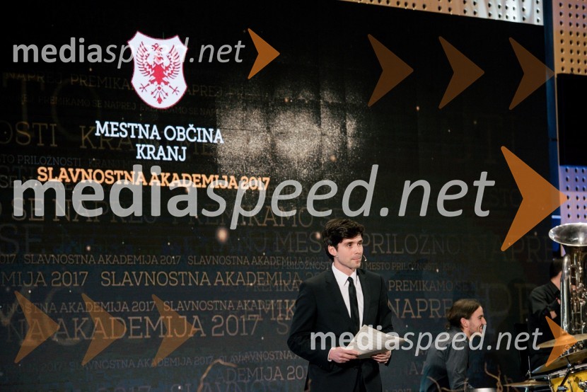  Tilen Artač, imitator, glasbenikS slavnostno akademijo obeležili praznik Mestne občine Kranj in zadnje leto županovanja Boštjana Trilarja