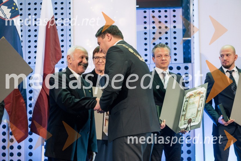  Peter Drinovec;  Boštjan Trilar, župan mestne občine KranjS slavnostno akademijo obeležili praznik Mestne občine Kranj in zadnje leto županovanja Boštjana Trilarja