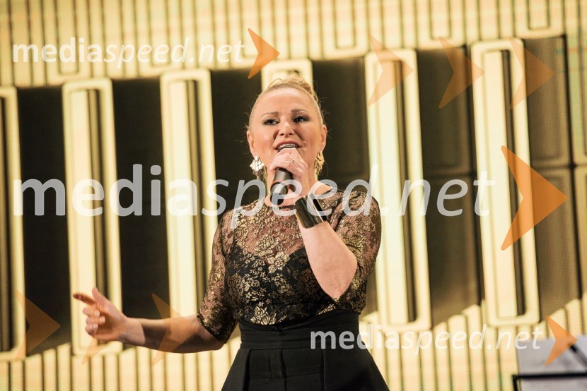  Nuša Derenda, pevkaS slavnostno akademijo obeležili praznik Mestne občine Kranj in zadnje leto županovanja Boštjana Trilarja