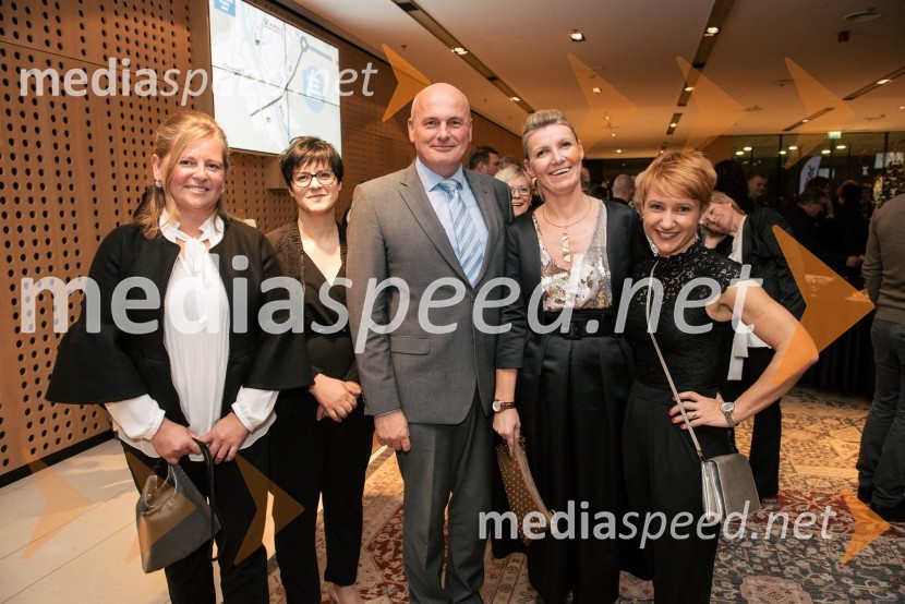  Ana Vizovišek, vodja Kabineta župana;  Urška Planinc, strokovna sodelavka SLG Celje;  Marko Kocijančič;  Senja Vraber, direktorica občinske uprave MO Kranj;  Simona Stollecker, MOKS slavnostno akademijo obeležili praznik Mestne občine Kranj in zadnje leto županovanja Boštjana Trilarja