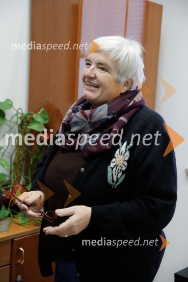  Irena Sirotič Dobrila, predsednica RKS - Območno združenje Koper Predaja donacije Rdeči križ Koper