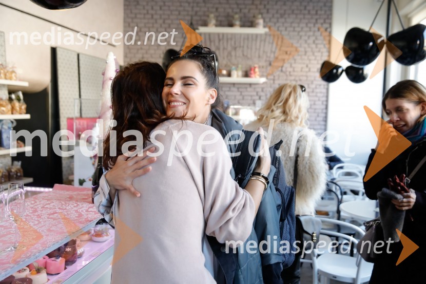  Ula  Furlan, igralka, voditeljicaPredstavitev nove kozmetične linije Barnängen