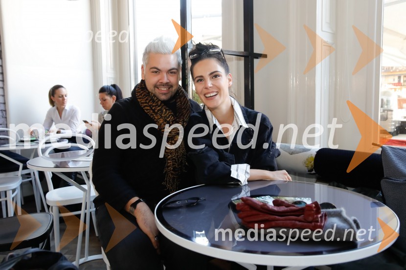  Nejc Simšič, novinar;  Ula  Furlan, igralka, voditeljicaPredstavitev nove kozmetične linije Barnängen