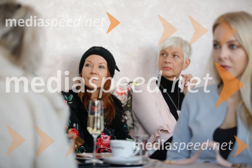  Irena Jalšovec Kogoj - Regina, pevka;  Barbra Drnač, novinarkaPredstavitev nove kozmetične linije Barnängen