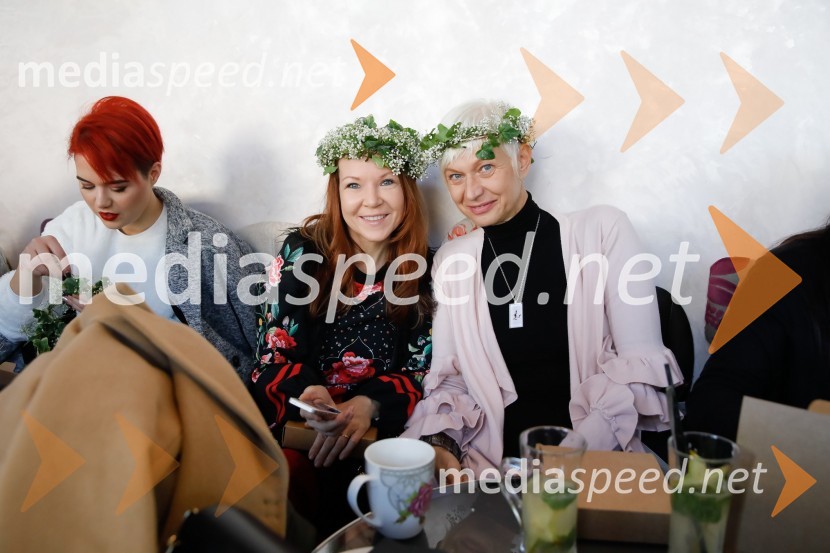  Irena Jalšovec Kogoj - Regina, pevka;  Barbra Drnač, novinarkaPredstavitev nove kozmetične linije Barnängen