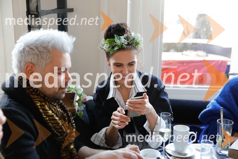  Nejc Simšič, novinar;  Ula  Furlan, igralka, voditeljicaPredstavitev nove kozmetične linije Barnängen