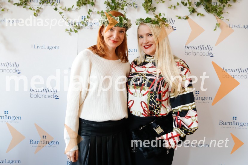  Mojca Mavec, voditeljica;  Danica Lovenjak, novinarkaPredstavitev nove kozmetične linije Barnängen
