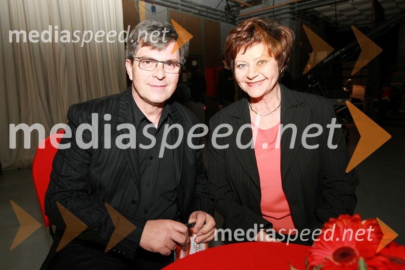 Janez Dolinar, napovedovalec in član strokovne komisije festivala Slovenska polka in valček in Ajda Kalan, nekdanja radijska in televizijska voditeljicaSlovenska polka in valček 2008