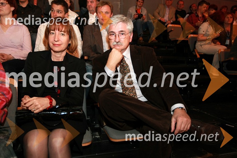 Mojca Menart, odgovorna urednica Založbe kaset in plošč RTV Slovenija in Petar Radović, odgovorni urednik razvedrilnega programa na TV SlovenijaSlovenska polka in valček 2008