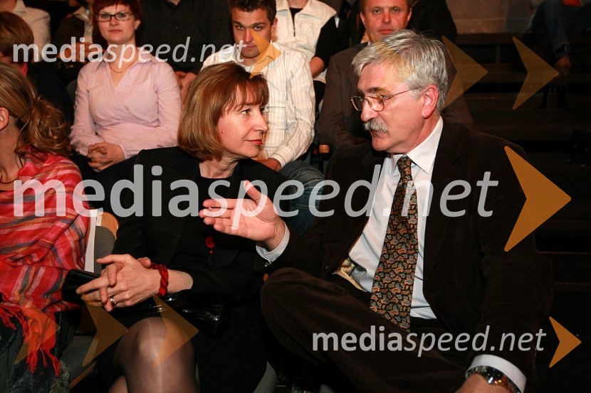 Mojca Menart, odgovorna urednica Založbe kaset in plošč RTV Slovenija in Petar Radović, odgovorni urednik razvedrilnega programa na TV SlovenijaSlovenska polka in valček 2008