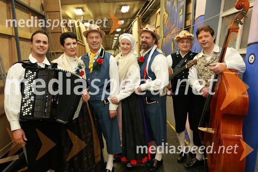 Ansambel Ano ur'co al' pej dvej: Igor Zobin, Marta Fabriš, Igor Košuta, Sara Jeblašček, Boris Košuta, Tulio Možina in Peter KukSlovenska polka in valček 2008