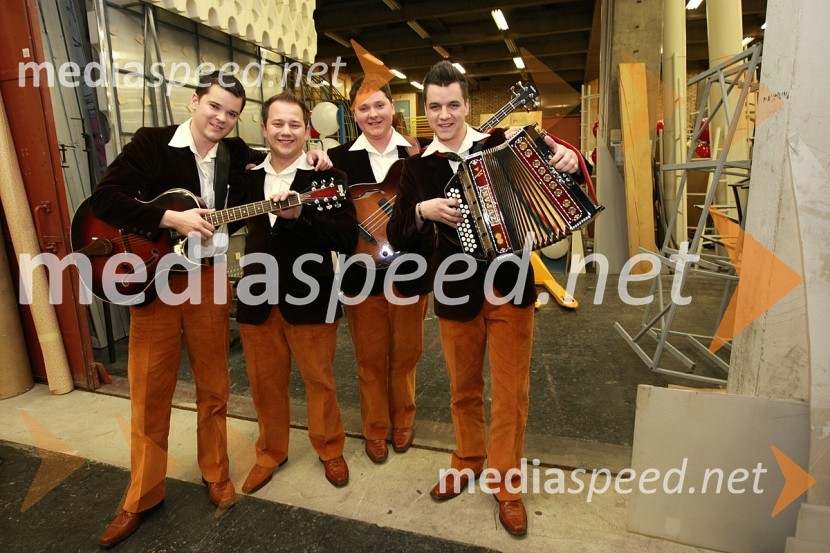 Ansambel Novi spomini: Denis Barbo, Jože Mikec, Rok Barbo in Klemen HribarSlovenska polka in valček 2008