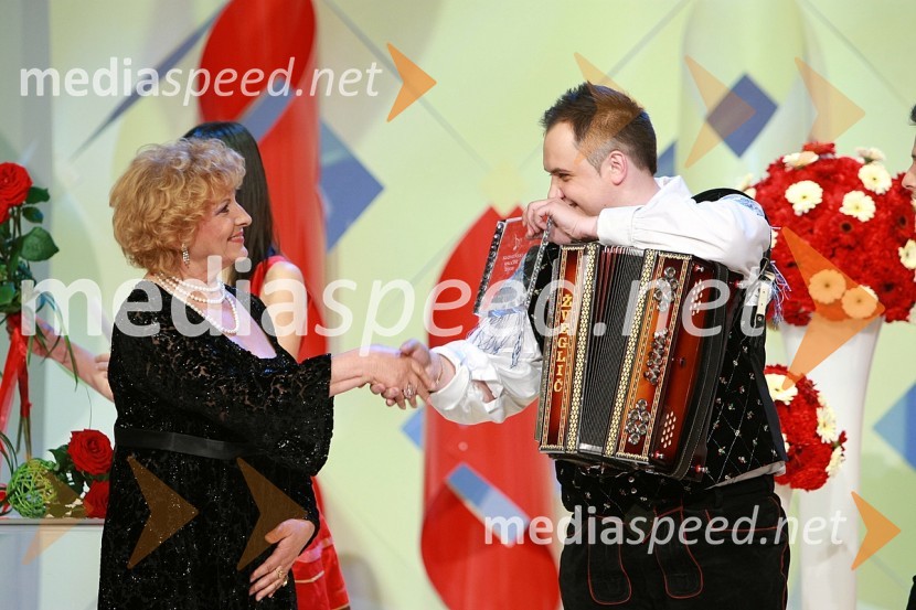 Jožica Svete, pevka in Rok Švab, ansambel ModrijaniSlovenska polka in valček 2008