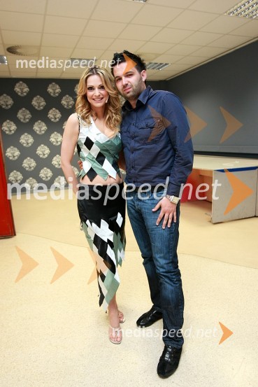 Natalija Verboten, pevka in voditeljica festivala s fantom DejanomSlovenska polka in valček 2008