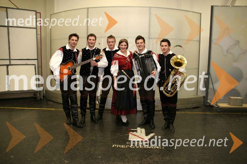 Ansambel Veseli svatje: Klemen Arh, Dejan Dobovišek, Jaka Sadek, Anita Kadenšek, Blaž Šenk in Nejc DobovišekSlovenska polka in valček 2008