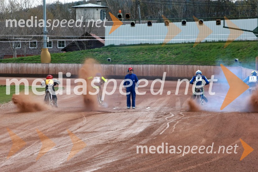 Christian Pellikan (Avstrija), Aljoša Remih (AMD Krško), Christopher Fink (Avstrija) in Andrej Kežman (SK Prelog)



SPEEDWAY DP posameznikov 2008 2. dirka, Skupina B