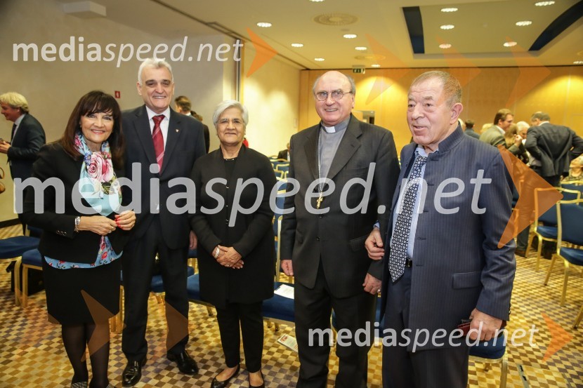 prof.dr. Metka Zorc, predsednica uprave MC Medicor; prof. dr.  Roberto Favaloro, dr. med.;  ... ; dr. Juliusz Janusz, apostolski nuncij;  ... Simpozij srčnih kirurgov 2017