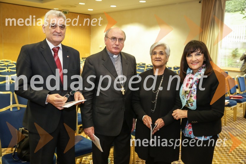 prof. dr.  Roberto Favaloro, dr. med.; dr. Juliusz Janusz, apostolski nuncij;  ... ; prof.dr. Metka Zorc, predsednica uprave MC MedicorSimpozij srčnih kirurgov 2017