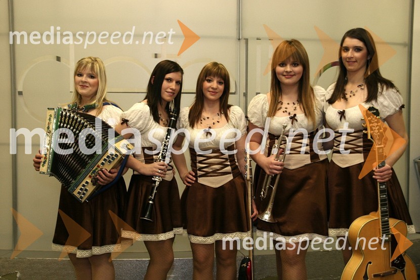 Ansambel Polka punce: Darinka Kovač, Ana Verhovšek, Barbara Leber, Eva Šolinc in Jožica KovačSlovenska polka in valček 2008