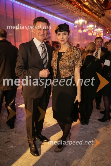  Milan Martin Cvikl, evropski funkcionar; Dr. Jerca Legan Cvikl, podpredsednica SILA-IWCL in predsednica odbora SILA GALADržavna proslava ob dnevu samostojnosti in enotnosti