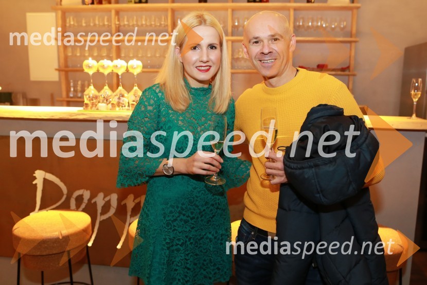  Natalija Cvetko, vodja projektov, Mediaspeed;  Saša Despot, fotograf16. rojstni dan agencije Mediaspeed in prednovoletno druženje