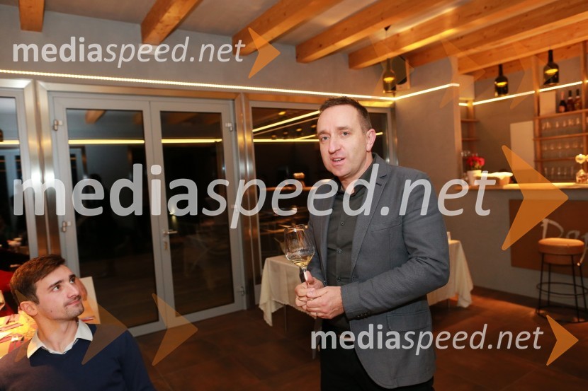  Tomaž Ogrizek, FotoBox;  Borut  Cvetko, kreativni direktor, Mediaspeed16. rojstni dan agencije Mediaspeed in prednovoletno druženje