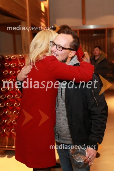  Natalija Cvetko, vodja projektov, Mediaspeed;  Matevž Pucer, fotograf16. rojstni dan agencije Mediaspeed in prednovoletno druženje