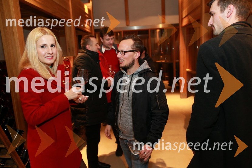  Natalija Cvetko, vodja projektov, Mediaspeed;  Matevž Pucer, fotograf16. rojstni dan agencije Mediaspeed in prednovoletno druženje