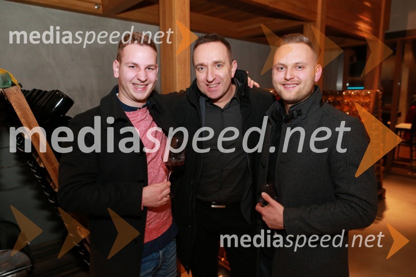  Vid Rotar, fotograf;  Borut  Cvetko, kreativni direktor, Mediaspeed;  Anže Krže, fotograf16. rojstni dan agencije Mediaspeed in prednovoletno druženje