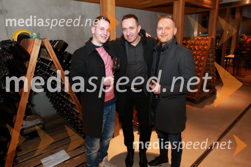  Vid Rotar, fotograf;  Borut  Cvetko, kreativni direktor, Mediaspeed;  Anže Krže, fotograf16. rojstni dan agencije Mediaspeed in prednovoletno druženje