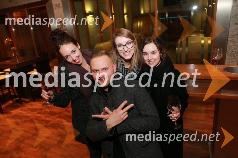  Andreja Breznik, Mediaspeed;  Anže Krže, fotograf;  Petra  Letonja, Mediaspeed d.o.o.;  Andreja  Barbarič16. rojstni dan agencije Mediaspeed in prednovoletno druženje