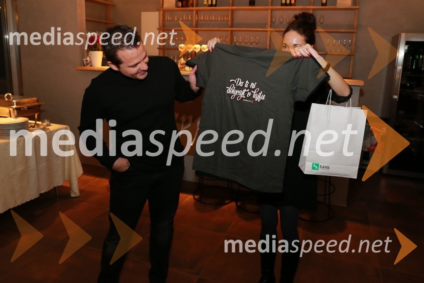  Sandi Fišer, fotograf, Mediaspeed;  Andreja Breznik, Mediaspeed16. rojstni dan agencije Mediaspeed in prednovoletno druženje