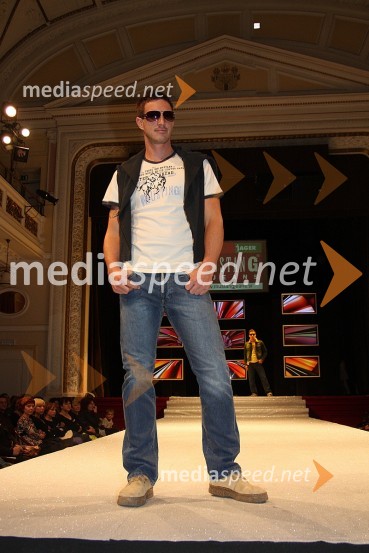 Iztok Hodnik, maneken in nekdanji atletModna revija v Narodnem domu Maribor