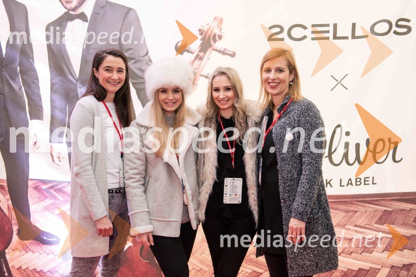  Špela  Stropnik, marketing, s.Oliver;  Ajda Sitar Žumer, blogerka, Etiketa Magazin, Miss športa Slovenije 2009;  Tina  Rakuš, blogerka;  Katja  Janko Puh, vodja marketinga, s.Oliver54. Zlata lisica, nedelja, VIP druženje