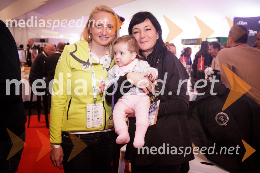  Mojca Zagernik Medven;  Maša Medven;  Nataša Berginc, direktorica podjetja Co. Andraž d.o.o.54. Zlata lisica, nedelja, VIP druženje