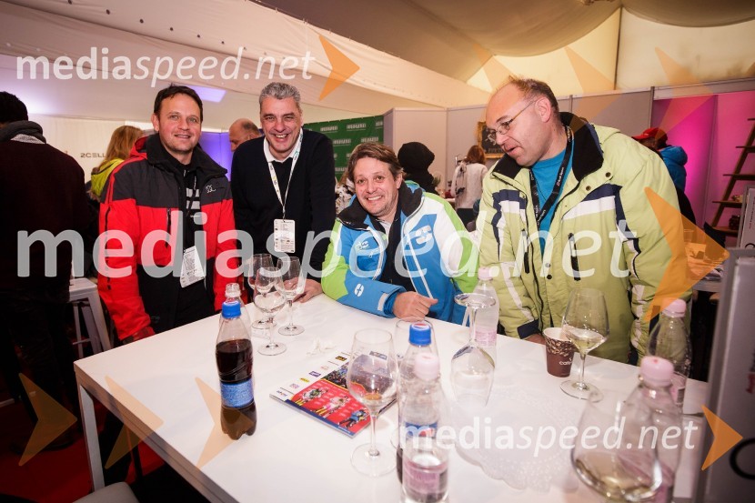  Franci Bolta, direktor znamke Audi pri podjetju Porsche Slovenija d.o.o.;  Aleš Radelj;  Niko Bogataj, varnostnik skupine Joker Out;  ... 54. Zlata lisica, nedelja, VIP druženje