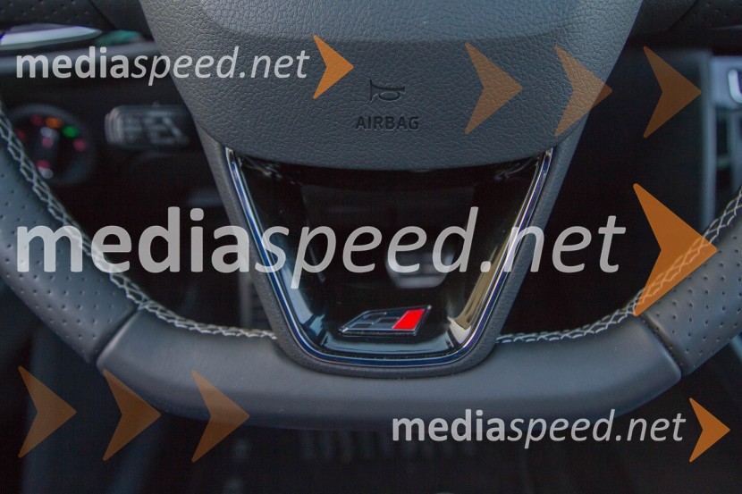 Seat Leon ST Cupra 2.0 TSI DSG 4Drive, športni volanSeat Leon ST Cupra 2.0 TSI DSG 4Drive, mediaspeed test
