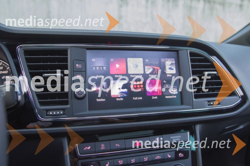Seat Leon ST Cupra 2.0 TSI DSG 4Drive, zaslon z odlično grafikoSeat Leon ST Cupra 2.0 TSI DSG 4Drive, mediaspeed test