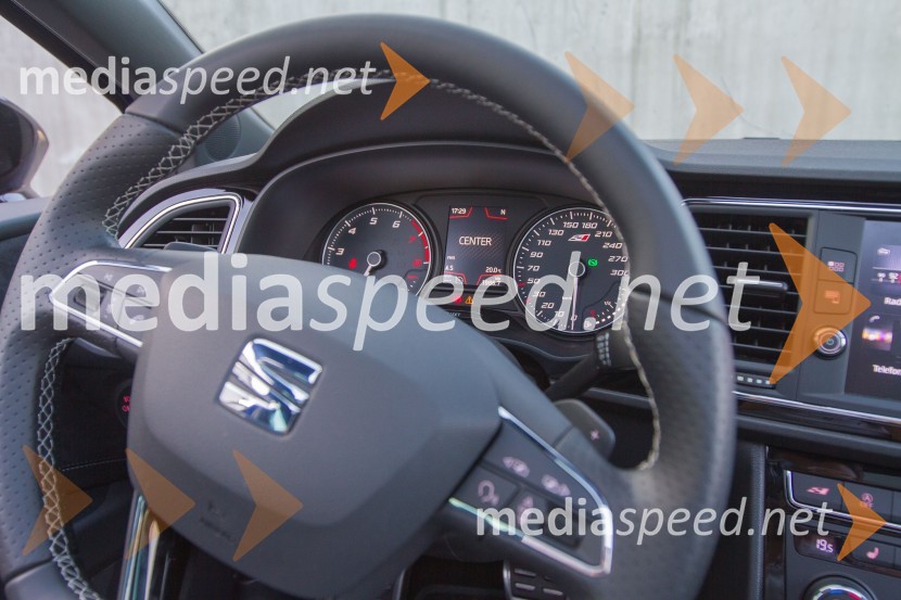 Seat Leon ST Cupra 2.0 TSI DSG 4Drive, prestavne ročke so ob volanuSeat Leon ST Cupra 2.0 TSI DSG 4Drive, mediaspeed test
