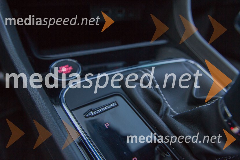 Seat Leon ST Cupra 2.0 TSI DSG 4Drive, oznaka pogona pri menjalnikuSeat Leon ST Cupra 2.0 TSI DSG 4Drive, mediaspeed test