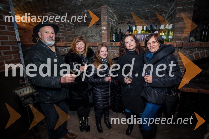  Jurij Cvitanič, Vinogradništvo Cvitanič;  Vojka Zagoranski;  Karmen Semler;  Aleksandra Bonetto Sljivar;  Sabina MedeotObisk nagrajencev Slovenskih novic pri PUBEC vinarjih Leber, Hafner in Cvitanič