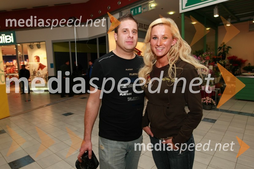 Filip Kocijančič, fotograf in Tina LahModna revija Center Interspar Vič